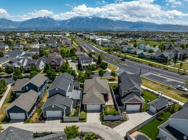 10396 S OTTER TRAIL DR, South Jordan, UT 84009