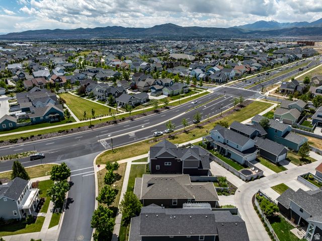 10396 S OTTER TRAIL DR, South Jordan, UT 84009