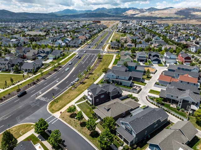 10396 S OTTER TRAIL DR, South Jordan, UT 84009