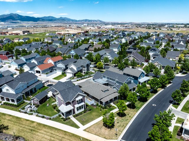 10396 S OTTER TRAIL DR, South Jordan, UT 84009