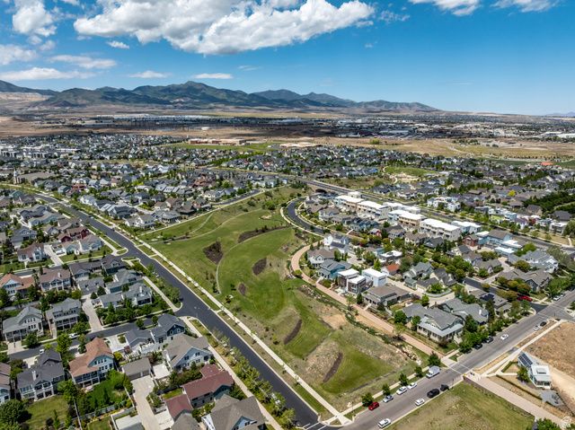 10396 S OTTER TRAIL DR, South Jordan, UT 84009