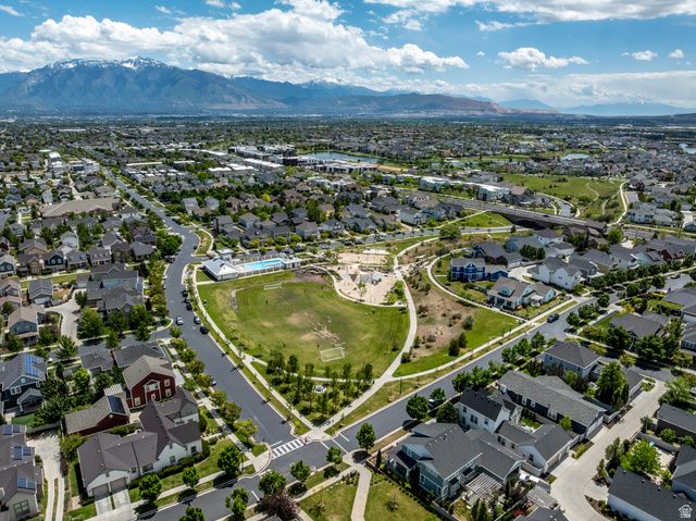 10396 S OTTER TRAIL DR, South Jordan, UT 84009