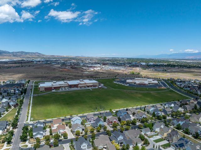10396 S OTTER TRAIL DR, South Jordan, UT 84009