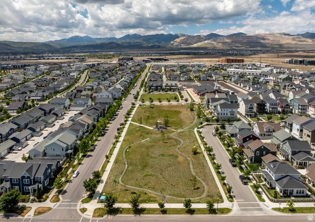 10396 S OTTER TRAIL DR, South Jordan, UT 84009