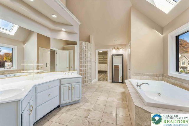 6126 Palomino Drive, Upper Macungie Twp, PA 18106