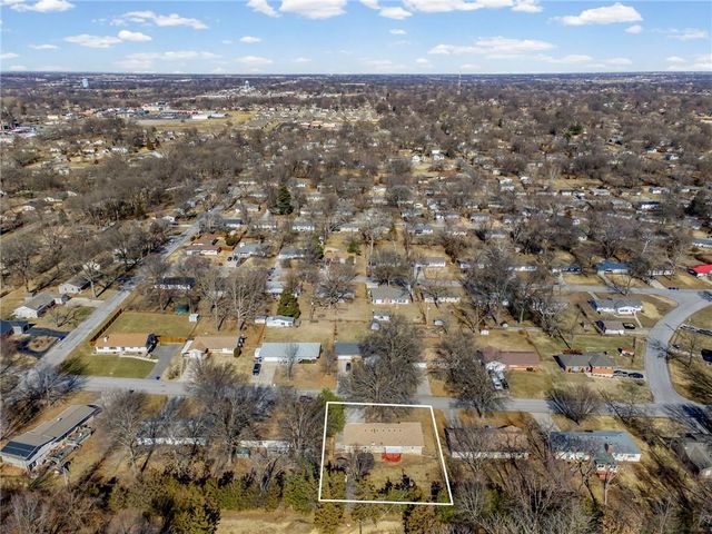 807 NE 60th Terrace, Kansas City, MO 64118