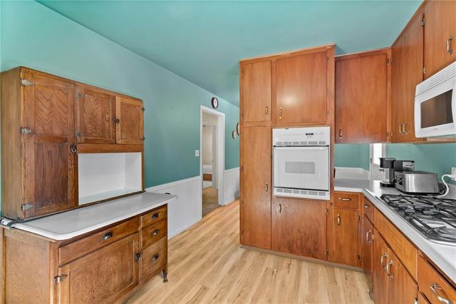 807 NE 60th Terrace, Kansas City, MO 64118