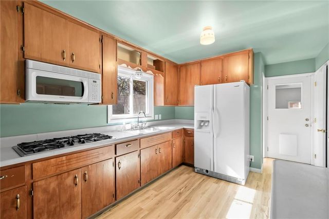 807 NE 60th Terrace, Kansas City, MO 64118