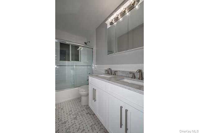 9 Williams Boulevard 22-2F, Lake Grove, NY 11755