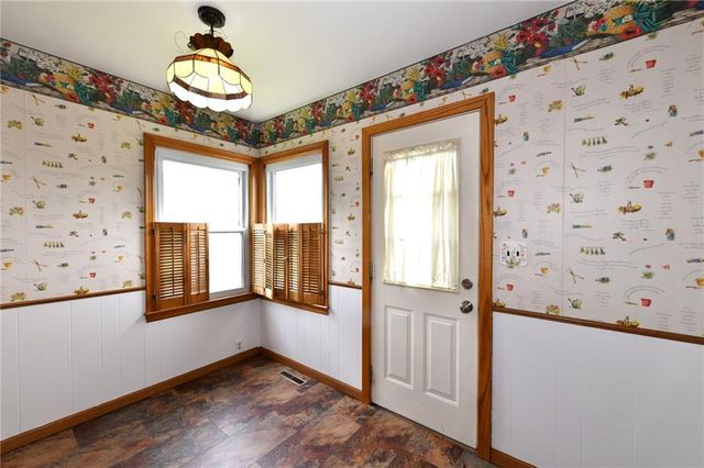 9604 E 32nd Street, Independence, MO 64052