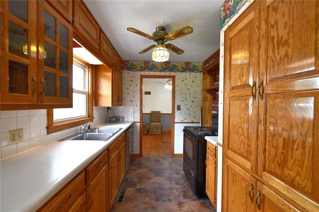 9604 E 32nd Street, Independence, MO 64052