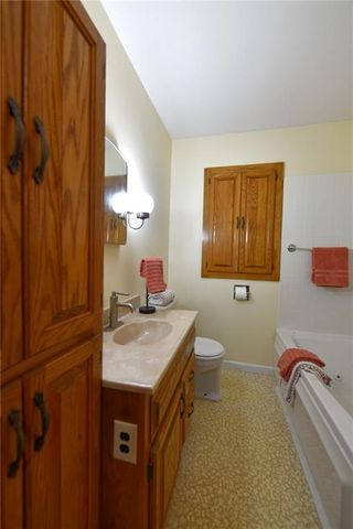 9604 E 32nd Street, Independence, MO 64052