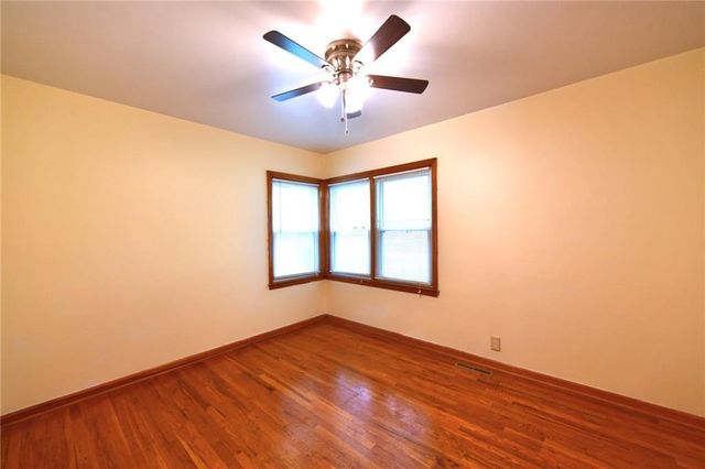 9604 E 32nd Street, Independence, MO 64052