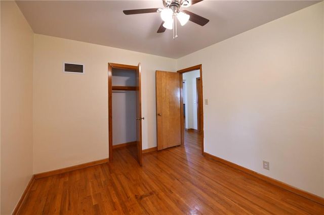 9604 E 32nd Street, Independence, MO 64052