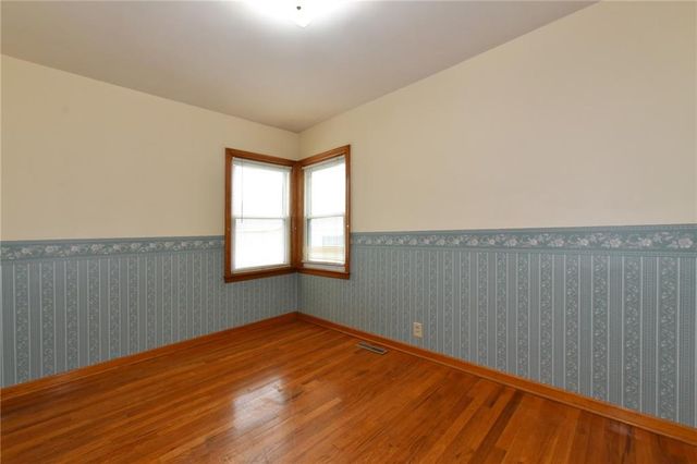 9604 E 32nd Street, Independence, MO 64052