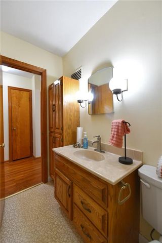 9604 E 32nd Street, Independence, MO 64052