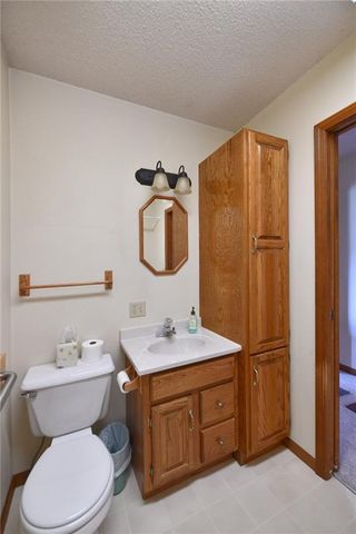 9604 E 32nd Street, Independence, MO 64052