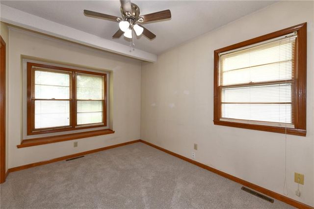 9604 E 32nd Street, Independence, MO 64052