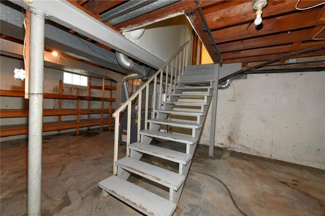 9604 E 32nd Street, Independence, MO 64052