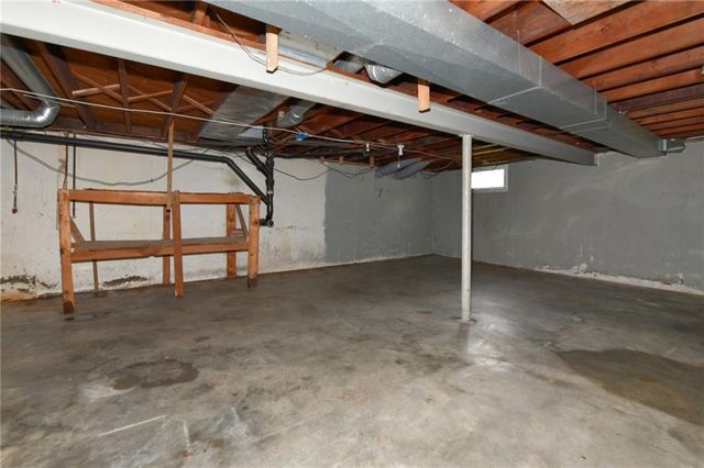 9604 E 32nd Street, Independence, MO 64052