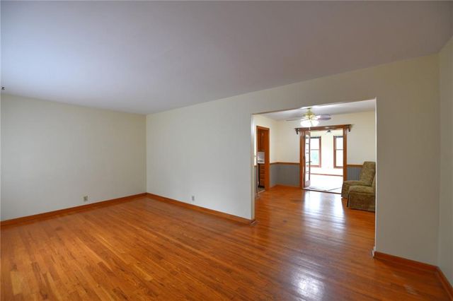 9604 E 32nd Street, Independence, MO 64052