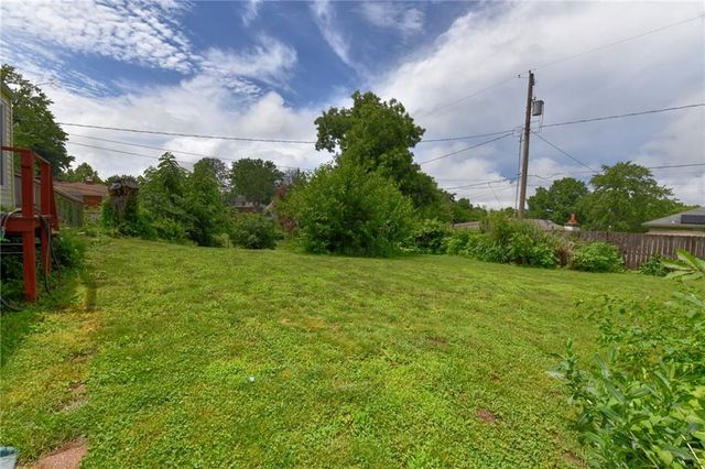 9604 E 32nd Street, Independence, MO 64052