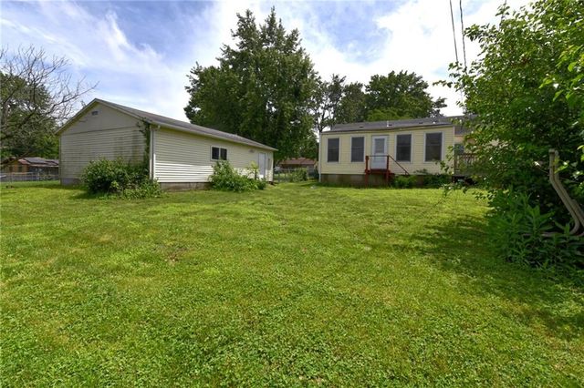 9604 E 32nd Street, Independence, MO 64052