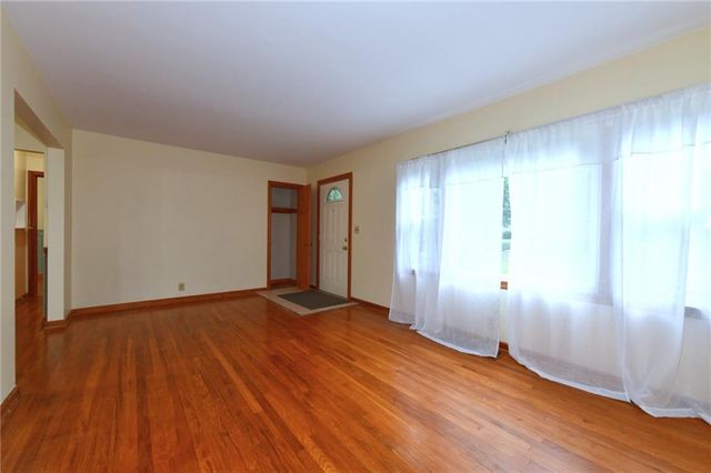 9604 E 32nd Street, Independence, MO 64052