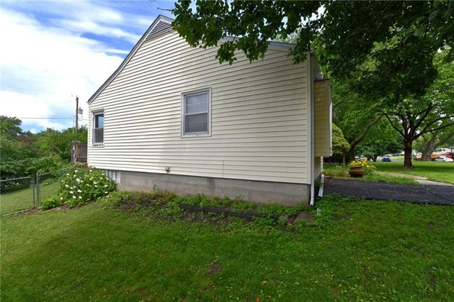 9604 E 32nd Street, Independence, MO 64052