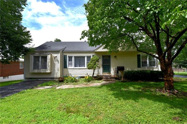 9604 E 32nd Street, Independence, MO 64052