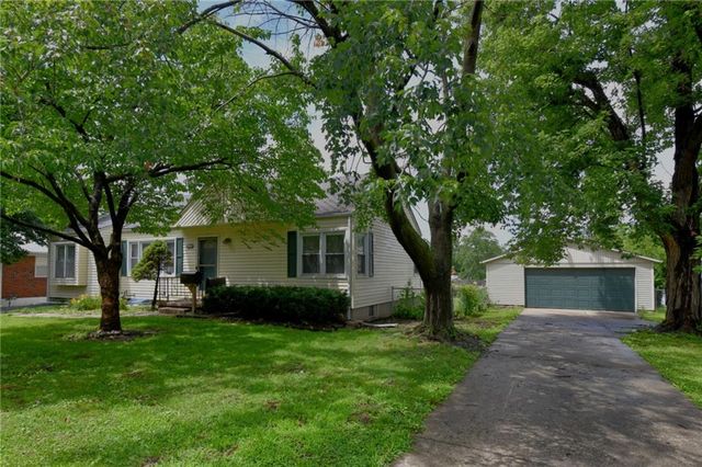 9604 E 32nd Street, Independence, MO 64052