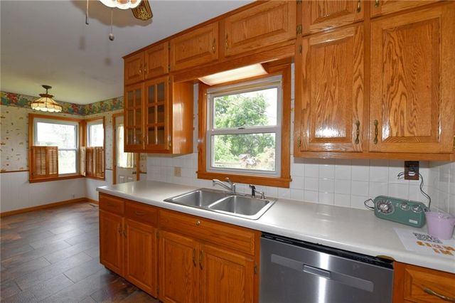 9604 E 32nd Street, Independence, MO 64052