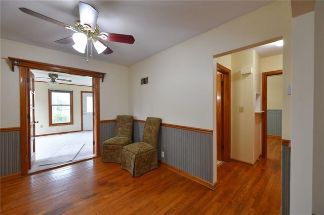 9604 E 32nd Street, Independence, MO 64052