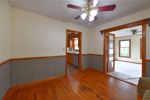 9604 E 32nd Street, Independence, MO 64052