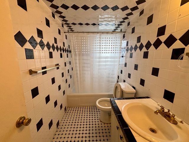 232 NE 12th Avenue 501, Hallandale Beach, FL 33009