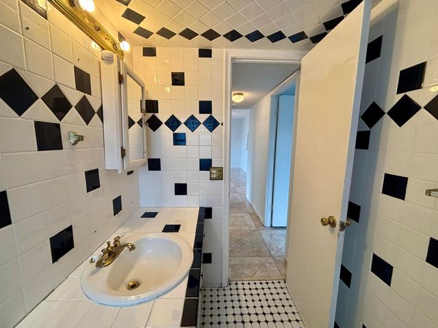 232 NE 12th Avenue 501, Hallandale Beach, FL 33009