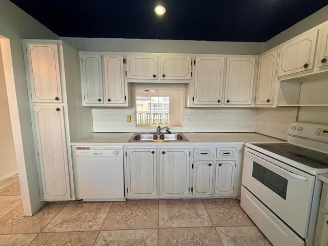 232 NE 12th Avenue 501, Hallandale Beach, FL 33009