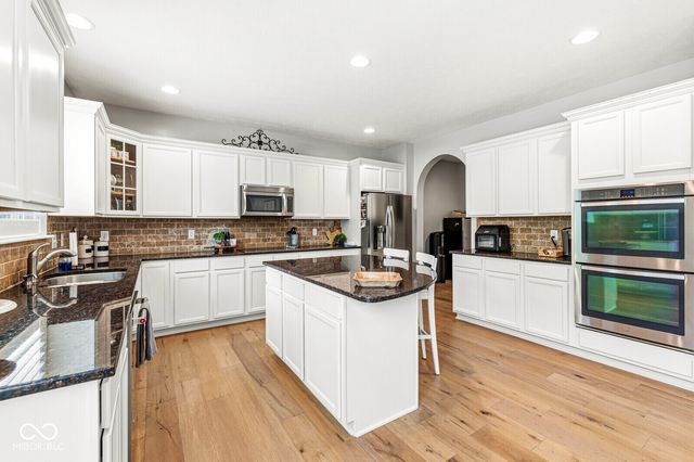 525 Amersham Court, Avon, IN 46123