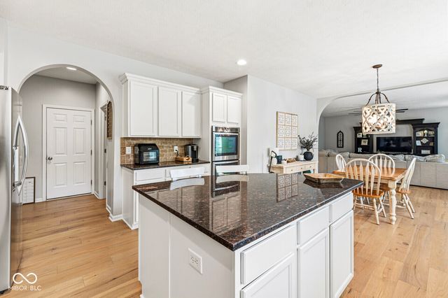 525 Amersham Court, Avon, IN 46123