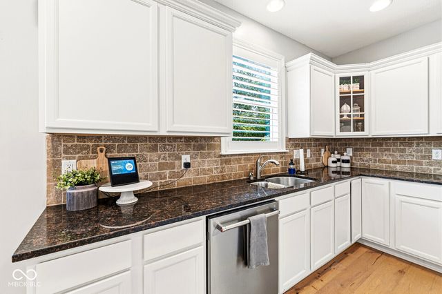 525 Amersham Court, Avon, IN 46123