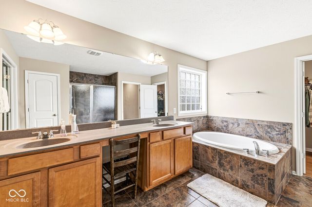 525 Amersham Court, Avon, IN 46123