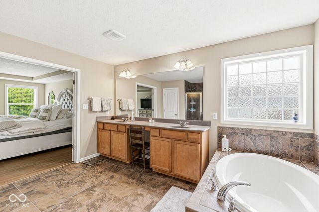 525 Amersham Court, Avon, IN 46123
