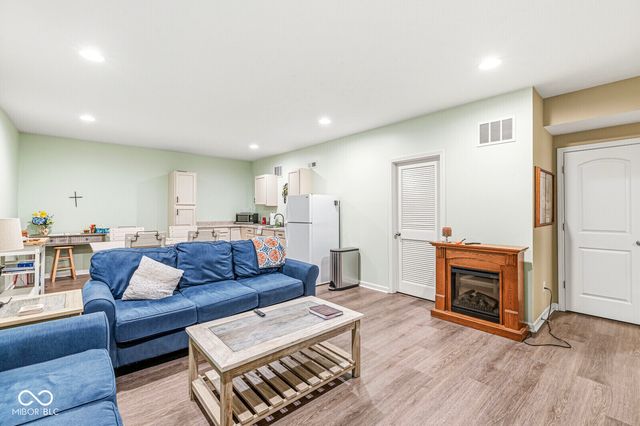 525 Amersham Court, Avon, IN 46123