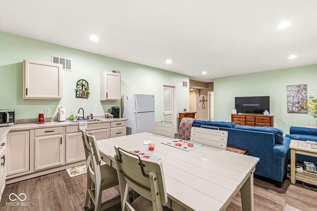 525 Amersham Court, Avon, IN 46123