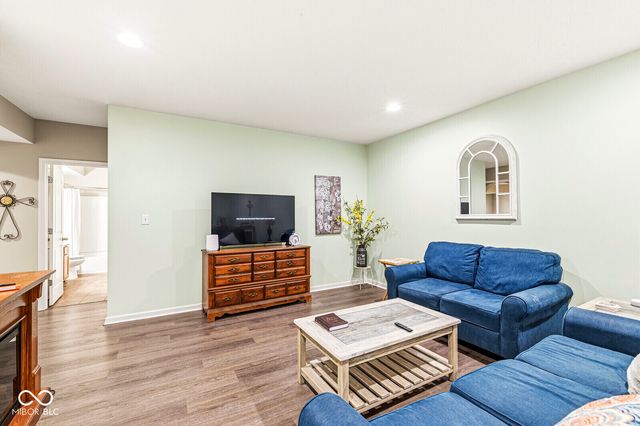 525 Amersham Court, Avon, IN 46123