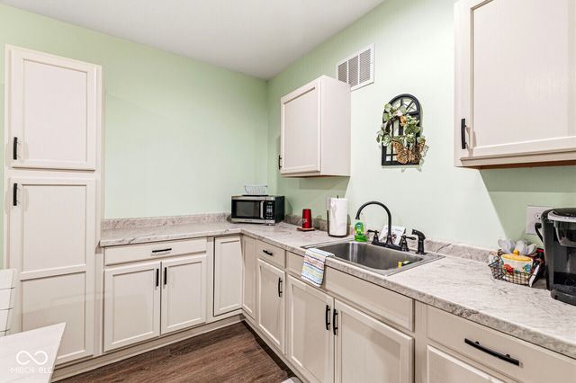 525 Amersham Court, Avon, IN 46123