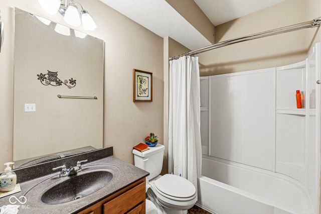 525 Amersham Court, Avon, IN 46123