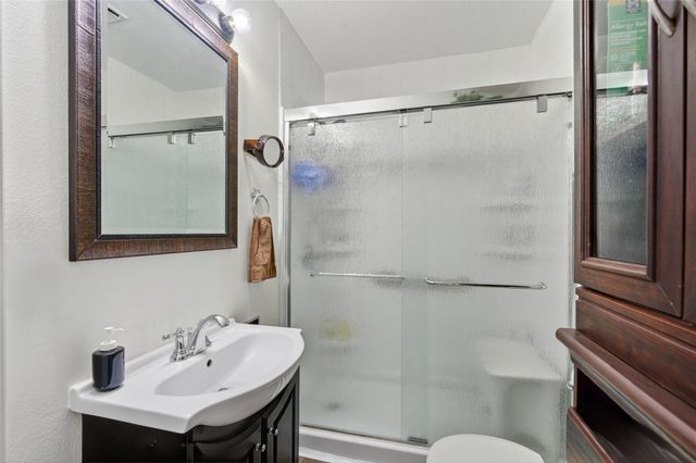 809 E 26th Street, Des Moines, IA 50317