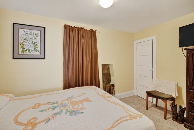 809 E 26th Street, Des Moines, IA 50317