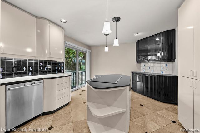 1131 Hillpointe Circle, Bloomfield Hills, MI 48304